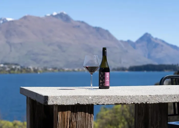 Te Wai • Luxe @ The Lake •