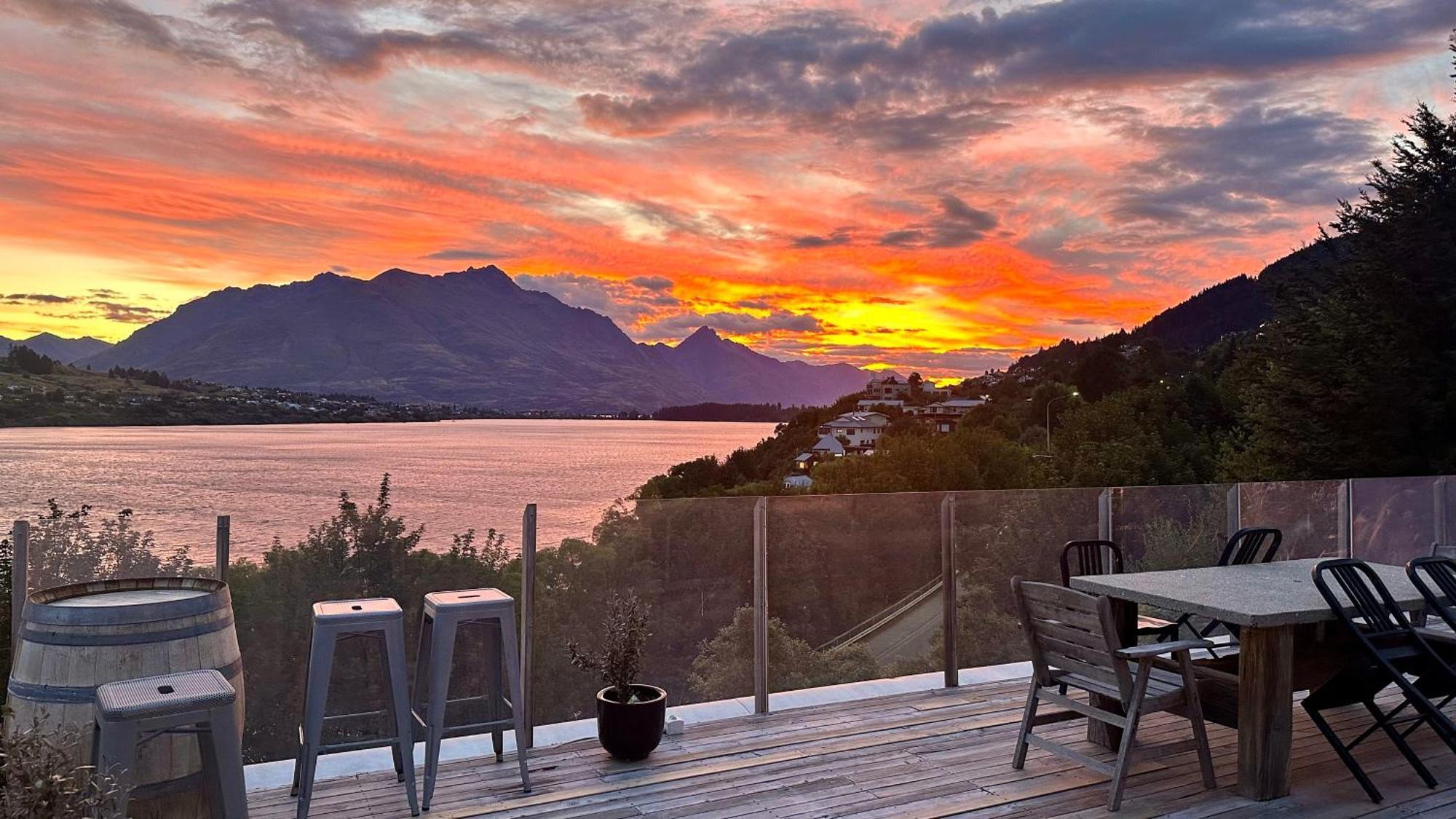 Te Wai • Luxe @ The • *